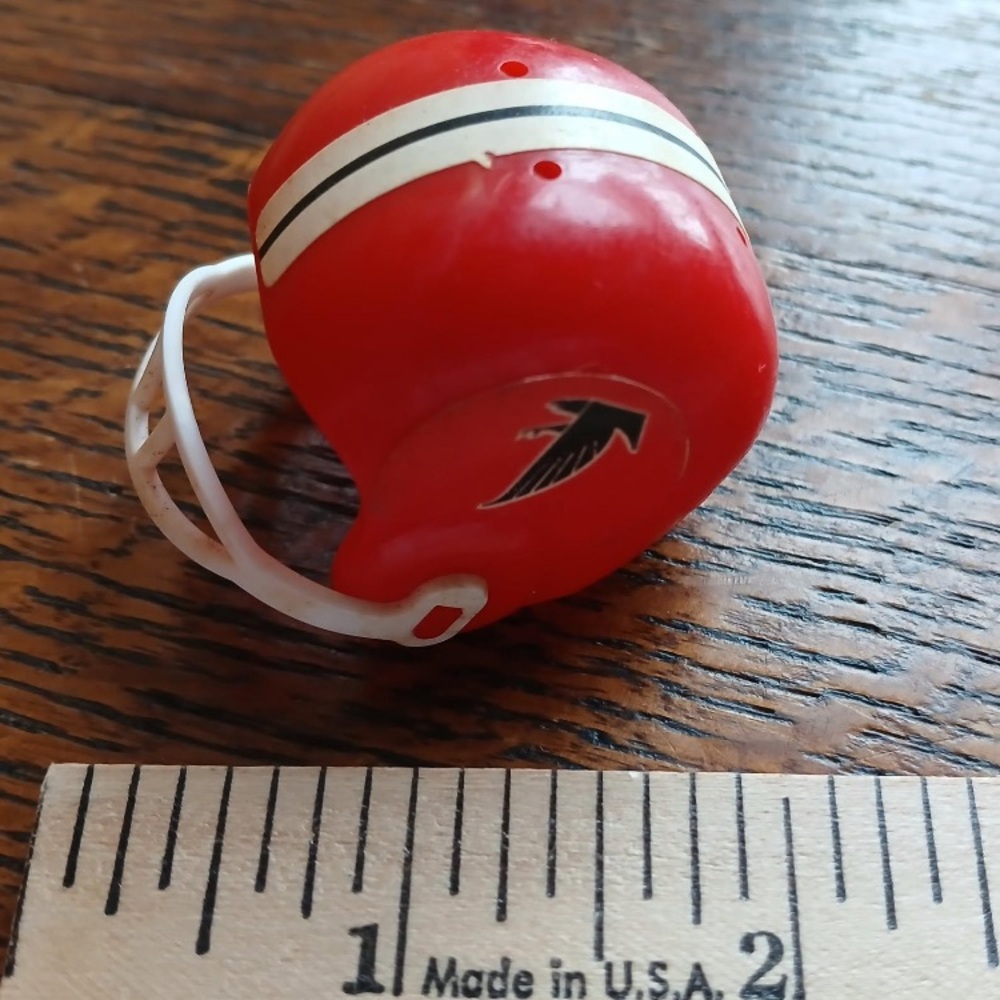 🏈🍑 NFL Atlanta Falcons Vintage Gumball Football Helmet 1980’s / 1990’s 🏟🏈